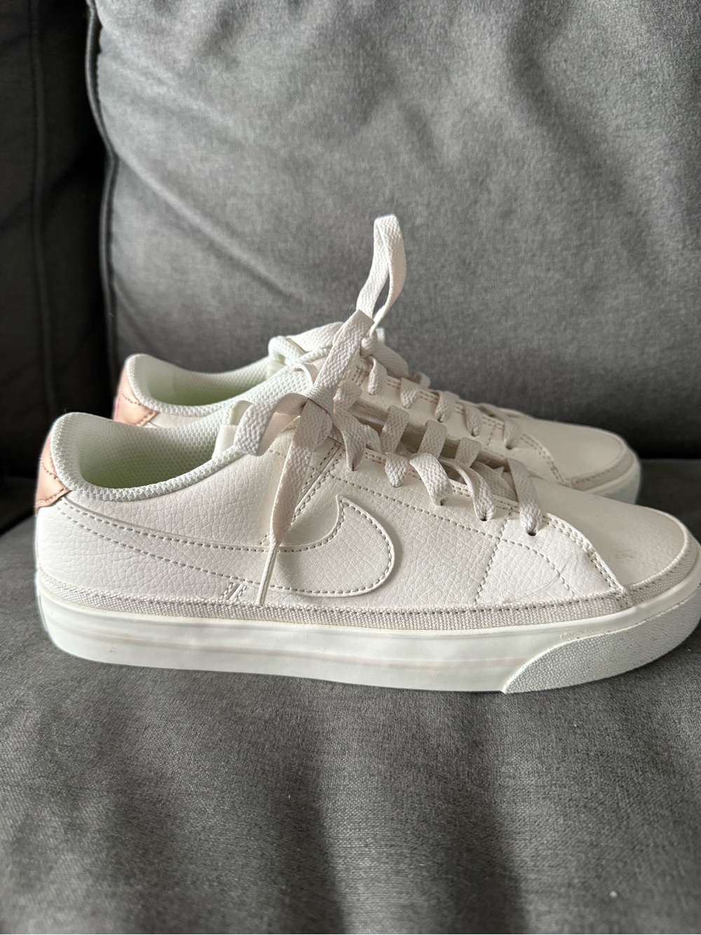 Nike Court Rival Women’s White Leather Low-Top Sneakers size 7